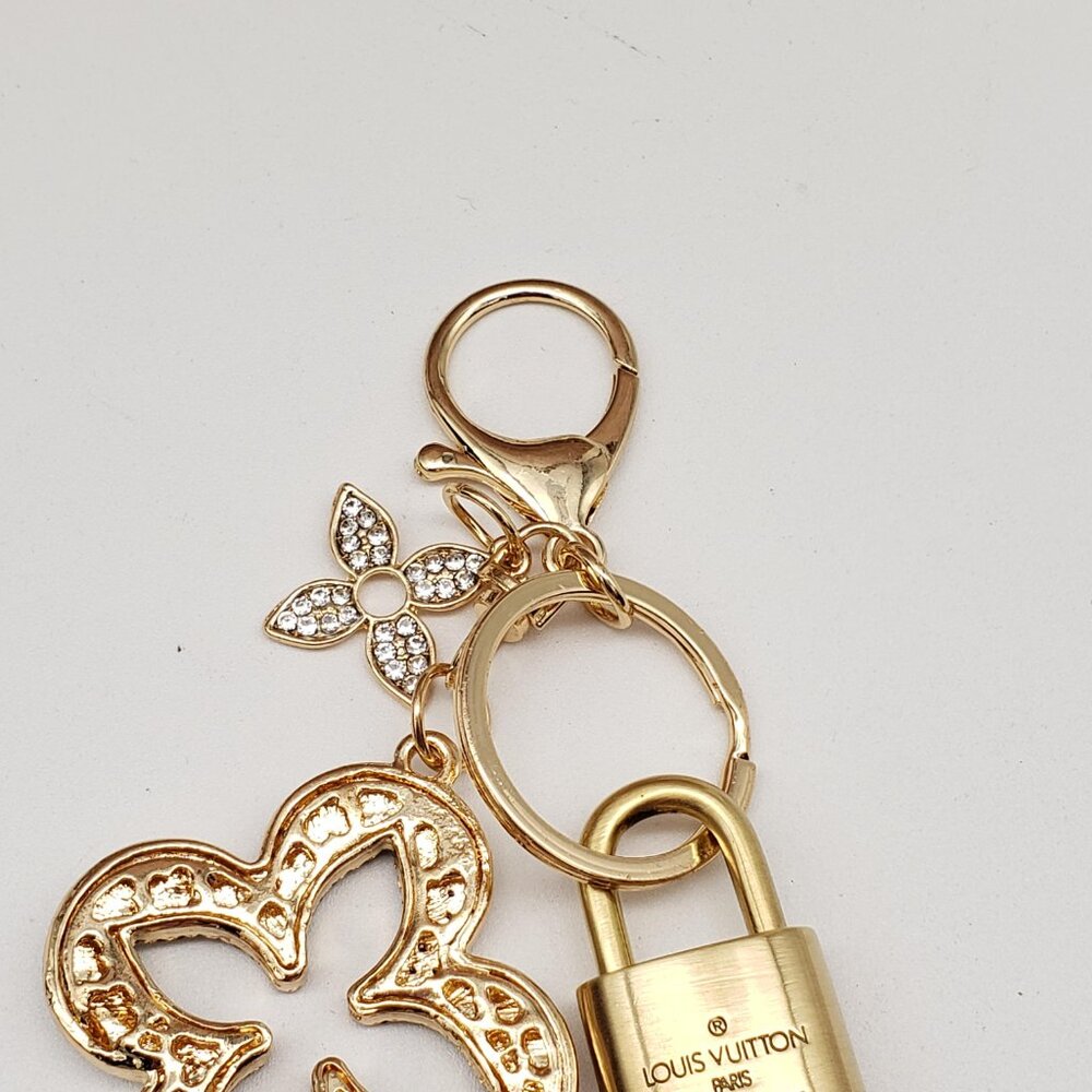 Authentic Louis Vuitton GoldLock & Key with Unbranded Clover Flower Charm 090925 - Picture 5 of 10
